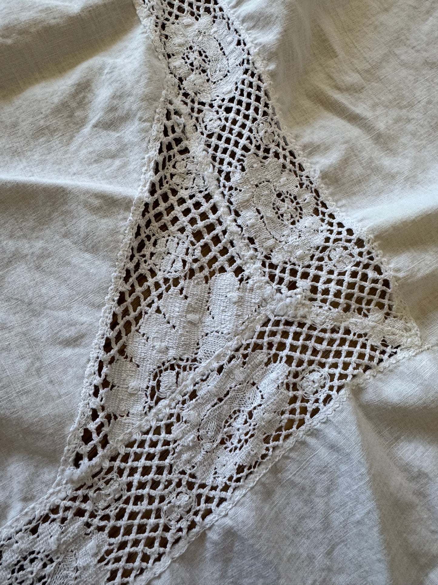 Vintage Round Altar Cloth - White